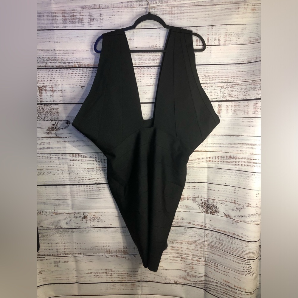 Elegant Black Sleeveless Dress